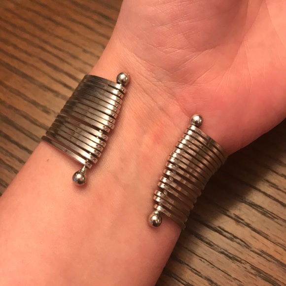 Silver bangle - Picture 3 of 5